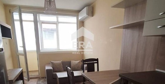 Двустаен, напълно обзаведен и оборудван апартамент под наем в центъра