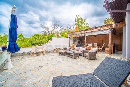 Парцел с Две Къщи и 2 дка двор ж. к. Изгрев Варна