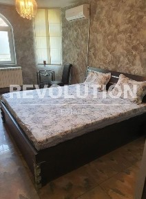 Етаж от къща в м-т Траката!