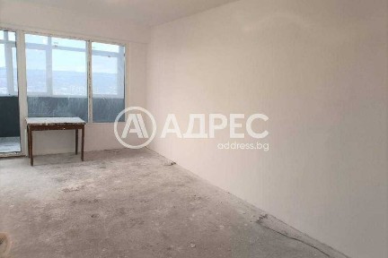 Тристаен апартамент в централната част на ж. к. Орел