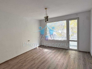 Продава се тухлен етаж от къща, в гр. Шумен, кв. Втори корпус
