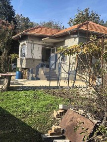 Къща в Шумен, област-с. Близнаци площ 65 цена 55000