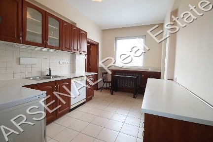 Многостаен апартамент под наем, Гео Милев