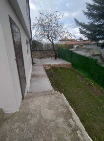 Триетажна къща в Осеново