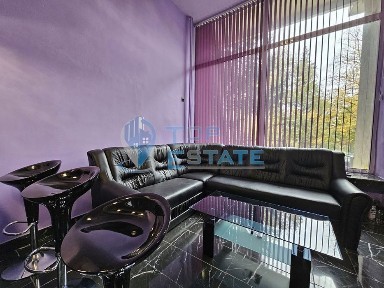 Ремонтирано тухлено жилище със самостоятелен вход в широкия център на