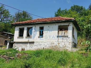 Тухлена къща за ремонт с прекрасна панорама в град Дряново