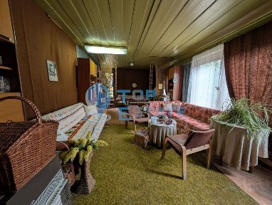 Двуетажна автентична къща с голям двор в село Лесичарка