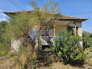 Здрава монолитна къща с гараж в село Полско Косово, област Русе