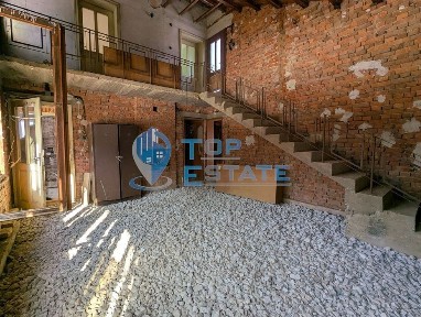 Двуетажна масивна къща с красива гледка в град Борово, област Русе