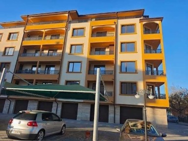 Просторен апартамент в комплекс „Розатера“ - Казанлък