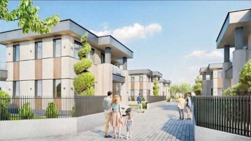 Къща със самостоятелен двор в Остромила/Коматево