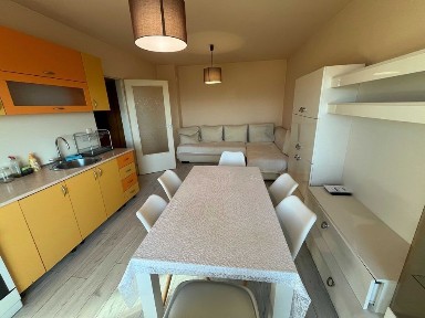 Продава се 3-стаен апартамент в ж. к. Изток, ул. Илинден