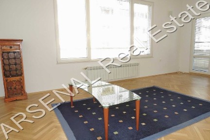 Тристаен апартамент под наем, Лозенец