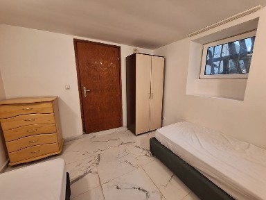 Обзаведена стая в Центъра до метро Опълченска след рем. с нови мебели