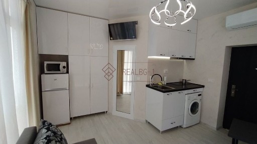 Партерен апартамент с двор за продажба в центъра на Балчик