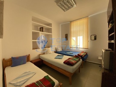 Двуетажна тухлена къща в гр. Елена, област Велико Търново