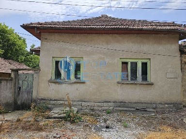 Здрава тухлена къща с кладенец в село Караисен