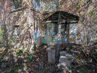 Голям парцел със стара къща и кладенец в село Кавлак, област Велико Т
