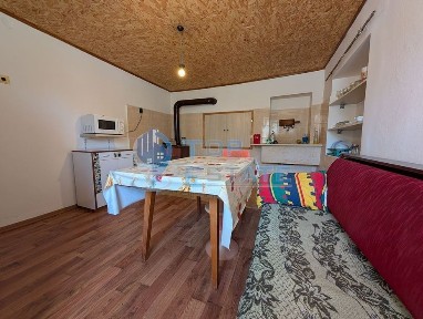 Двуетажна къща след ремонт в село Караисен