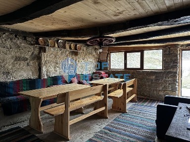 Двуетажна къща с панорамна гледка в гр. Елена, област Велико Търново