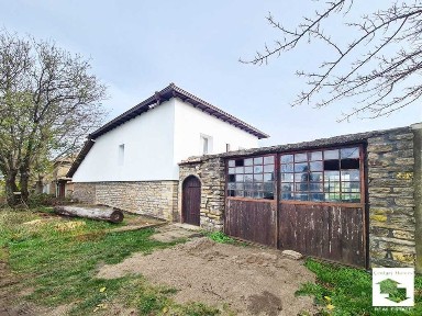 140330 Напълно реновирана къща, с гараж и равен двор, в с. Дъскот