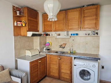 Тристаен, тухлен до Зимно кино Тракия