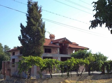 Продава се двуетажна къща с. Избеглии общ. Асеновград