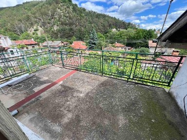 Монолитна къща в с. Енина