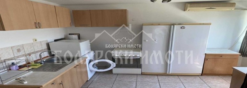 Просторен и уютен тристаен апартамент до Езикова гимназия