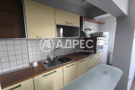 Напълно обзаведен тристаен апаратмент