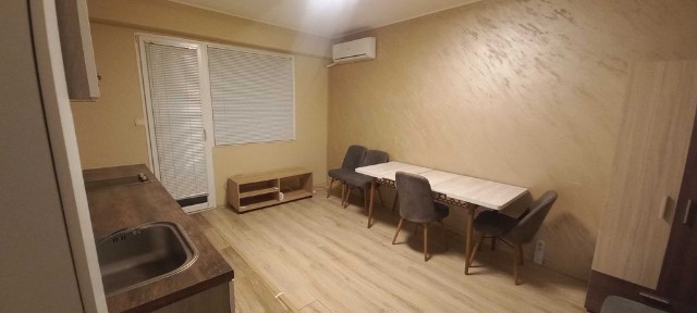 Давам под наем обзаведена гарсониера в жк. Сениче, блок 58