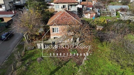 Продава се къща в Долни чифлик