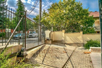 Продава луксозна сграда в ж. кв. Симеоново