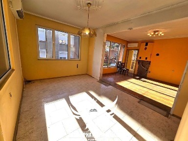 Продавам многостаен 157кв. м. с гараж гр. Асеновград широк център