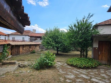 Собственик продава къща в село Горно Драглище