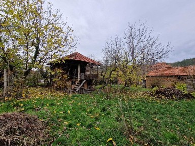 Къща в близост до магистрала Хемус !