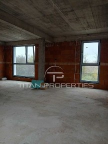 Триетажна къща в Беломорски