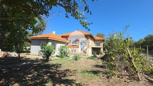 Продавам реновирана къща в с. Червенци, обл. Варна