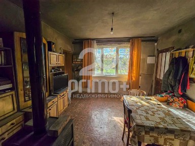 Къща с парцел в с. Драганово