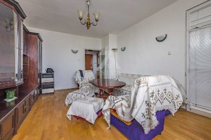 Дава под наем 3- стаен апартамент в Зона Б- 18