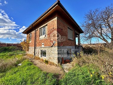 Самостоятелна къща, с голям двор, асфалтова улица, село Дълбок извор