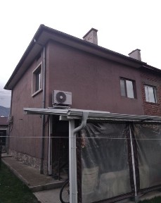 Продава къща в с. Самораново общ. Дупница