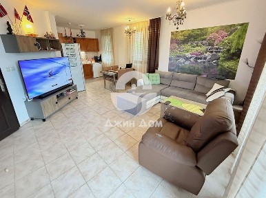 Просторен тристаен апартамент в к-с „Бей Вю Вилас“, с. Кошарица