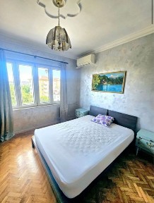 Многостаен апартамент, Център