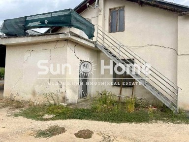 Двуетажна масивна къща в село Капитан Андреево