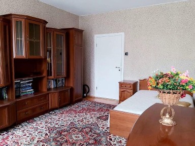 Тристаен, под наем, ж. к Младост 1