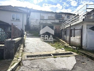 Имот в Златоград - отлична възможност за строеж или складово помещение