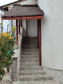 Етаж от къща с тераса и двор в кв. Левски