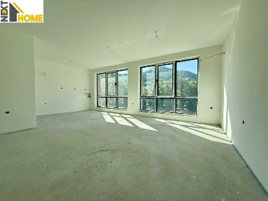 Просторен многостаен апартамент с ГАРАЖ в центъра