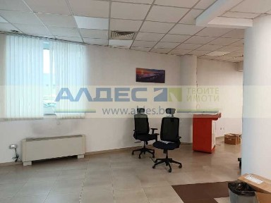 Продава се офис в Полигона!